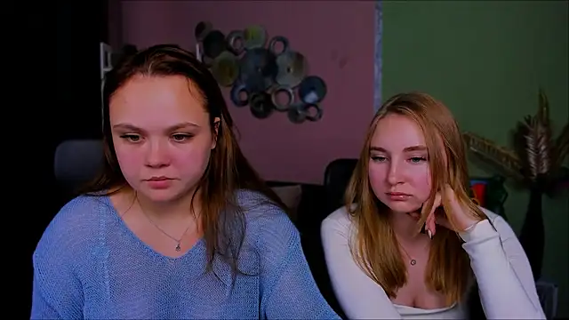 Snapshot of belly_bey chatting on 10.05.25 belly bey online show from 10.05.25