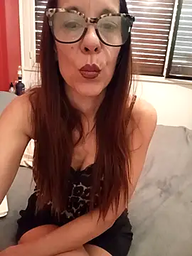 Snapshot of Esmeralda_passion chatting on 10.21.25 Esmeralda passion online show from 10.21.25