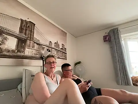 Snapshot of Curvy-Jinx chatting on 06.21.26 Curvy-Jinx online show from 06.21.26