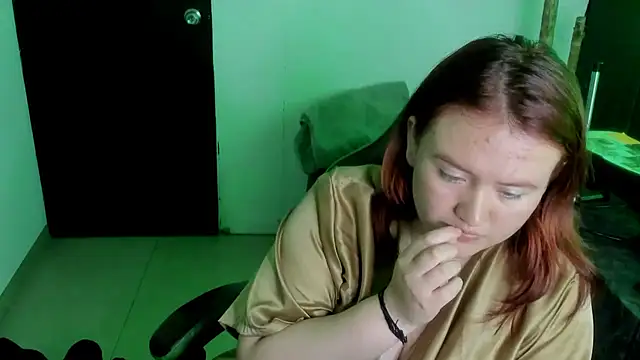 Snapshot of AliaMiller_ chatting on 03.11.26 AliaMiller online show from 03.11.26