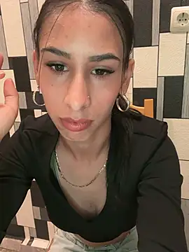 Snapshot of Sarairina chatting on 05.20.26 Sarairina online show from 05.20.26