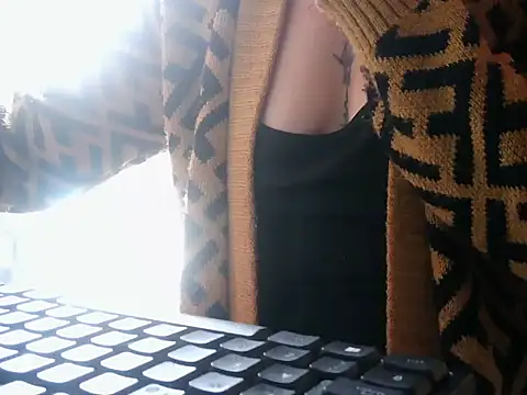 Snapshot of muscle_mommyy chatting on 09.09.25 muscle mommyy online show from 09.09.25