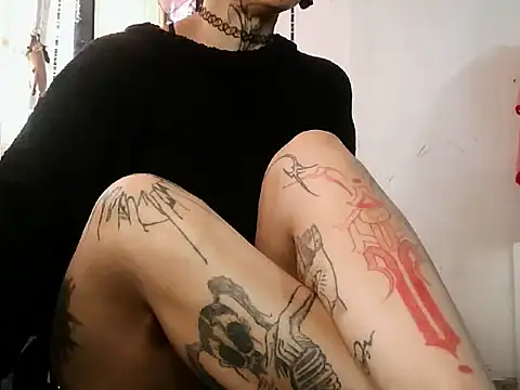 Snapshot of muscle_mommyy chatting on 09.16.25 muscle mommyy online show from 09.16.25