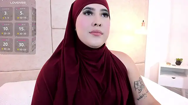 Snapshot of zahida_ chatting on 10.10.25 zahida online show from 10.10.25