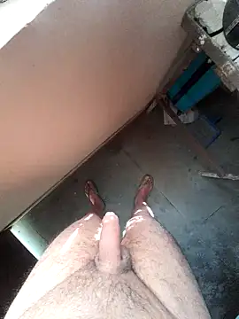 Snapshot of MaxB057 chatting on 11.05.25 MaxB057 online show from 11.05.25