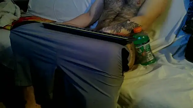 Luv2SuckBWC92 online show from 10.20.25