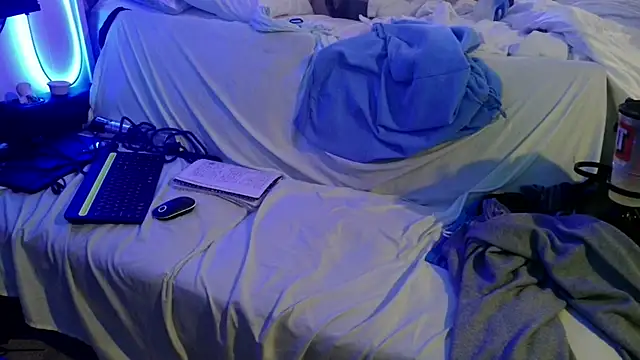 Luv2SuckBWC92 online show from 11.08.25