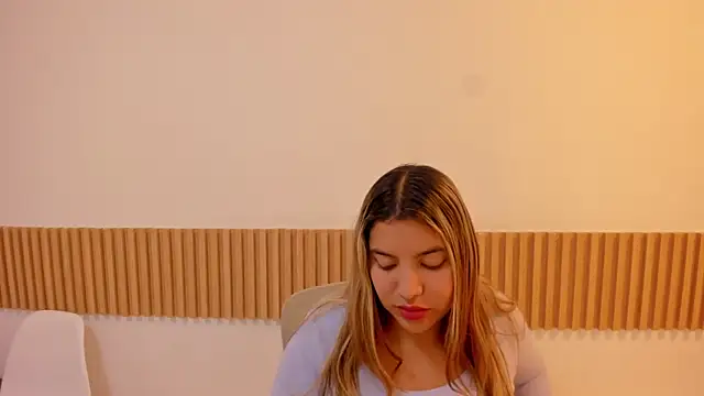 Snapshot of OliviaSweett chatting on 05.20.26 OliviaSweett online show from 05.20.26