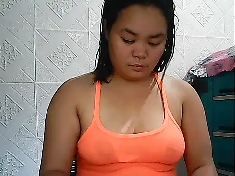 Snapshot of CreamyPussy4uxx chatting on 05.01.26 CreamyPussy4uxx online show from 05.01.26