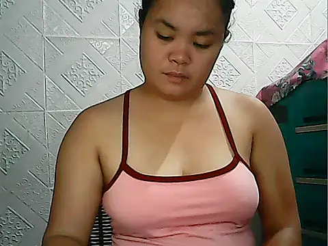 Snapshot of CreamyPussy4uxx chatting on 05.05.26 CreamyPussy4uxx online show from 05.05.26