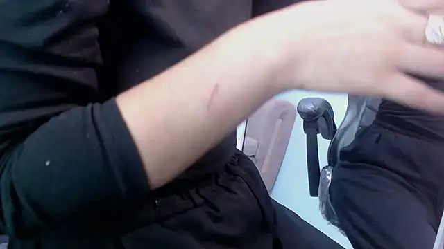 victoria hernandez t  online show from 11.06.25