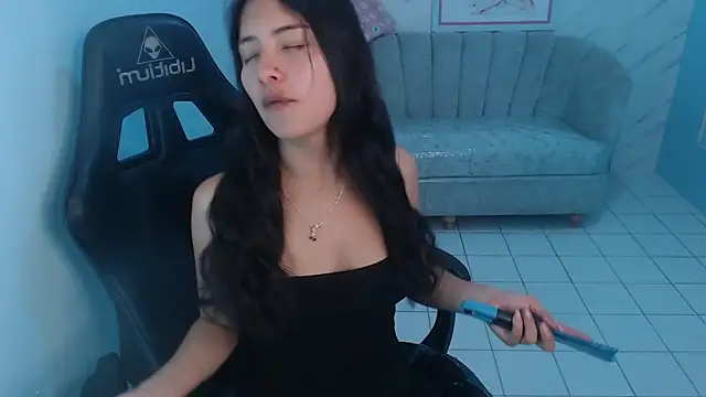 victoria hernandez t  online show from 04.18.26