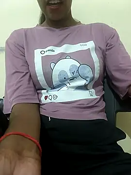 Snapshot of Alia-00 chatting on 09.20.25 Alia-00 online show from 09.20.25