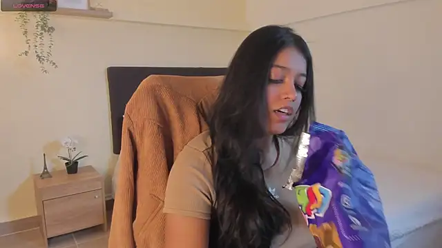 Snapshot of Camila_Bustamante chatting on 06.06.26 Camila Bustamante online show from 06.06.26