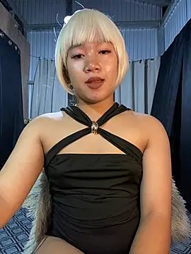 Snapshot of slut_clio chatting on 04.23.26 slut clio online show from 04.23.26
