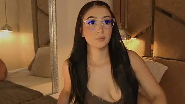 Snapshot of scarlethlux chatting on 06.18.26 scarlethlux online show from 06.18.26