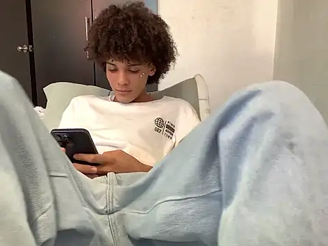 Snapshot of Max_Rain chatting on 04.27.26 Max Rain online show from 04.27.26