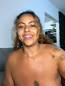 Chloe Leaozinho online show from 11.02.25