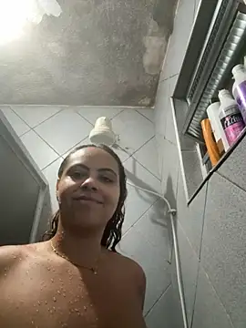 Chloe Leaozinho online show from 11.22.25