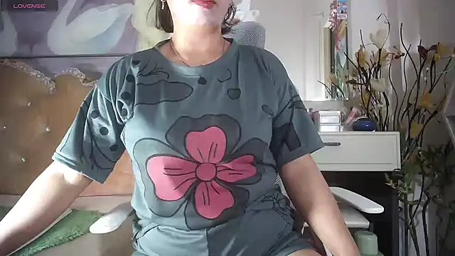 Snapshot of lyly_asian chatting on 03.17.26 lyly asian online show from 03.17.26