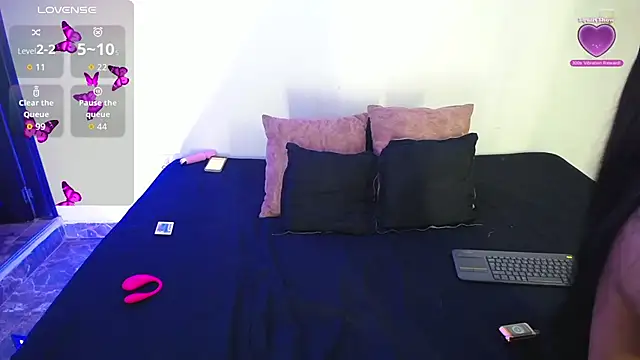 Snapshot of Dahiana_Le chatting on 11.13.25 Dahiana Le online show from 11.13.25