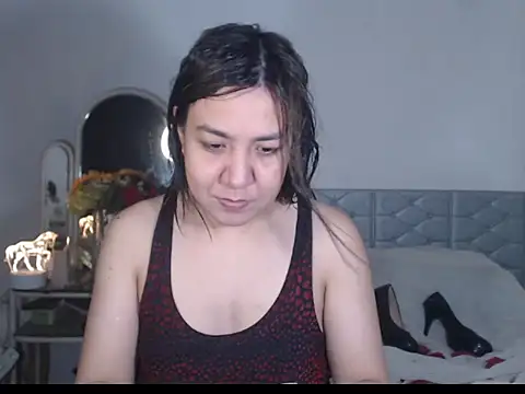 stellahugeX online show from 10.13.25