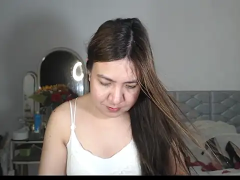 stellahugeX online show from 11.28.25