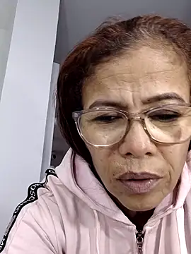 Snapshot of Merybeks chatting on 03.17.26 Merybeks online show from 03.17.26