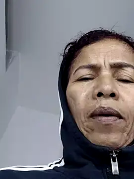 Snapshot of Merybeks chatting on 03.23.26 Merybeks online show from 03.23.26