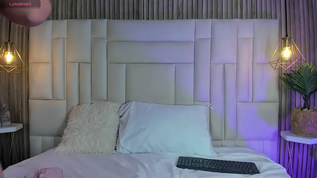 LovelyEyesx online show from 04.15.26