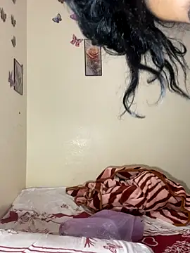 Snapshot of Nottella chatting on 11.14.25 Nottella online show from 11.14.25