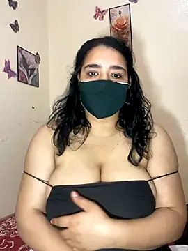 Snapshot of Nottella chatting on 11.19.25 Nottella online show from 11.19.25