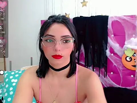 sara arias00 online show from 10.26.25