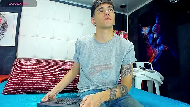 Snapshot of Matteo12_ chatting on 09.11.25 Matteo12 online show from 09.11.25