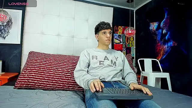 Snapshot of Matteo12_ chatting on 09.13.25 Matteo12 online show from 09.13.25