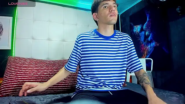 Snapshot of Matteo12_ chatting on 09.17.25 Matteo12 online show from 09.17.25