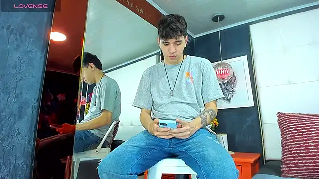 Snapshot of Matteo12_ chatting on 09.24.25 Matteo12 online show from 09.24.25