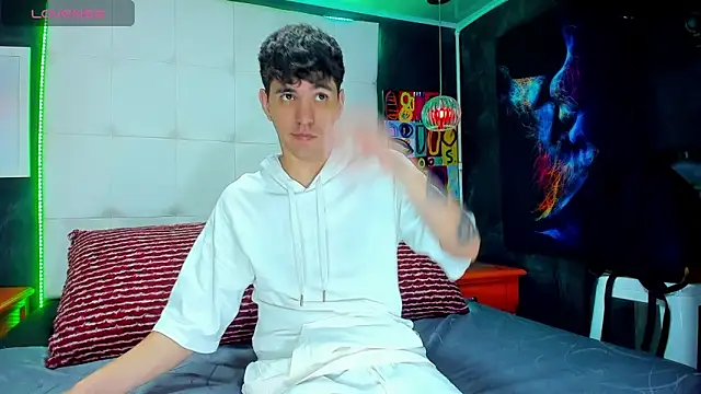 Snapshot of Matteo12_ chatting on 09.25.25 Matteo12 online show from 09.25.25