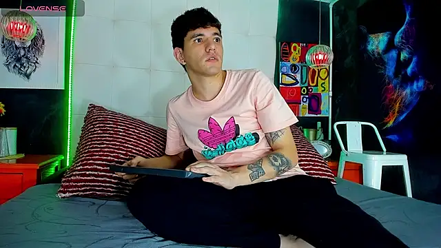 Snapshot of Matteo12_ chatting on 09.26.25 Matteo12 online show from 09.26.25