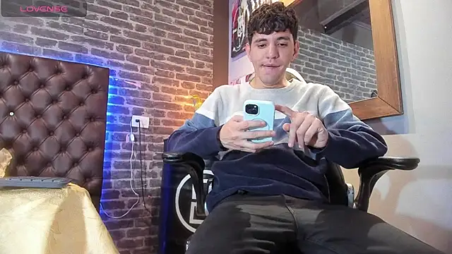 Snapshot of Matteo12_ chatting on 09.27.25 Matteo12 online show from 09.27.25