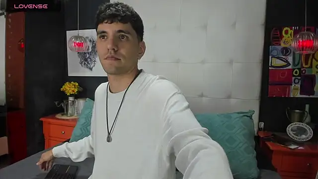 Snapshot of Matteo12_ chatting on 10.04.25 Matteo12 online show from 10.04.25