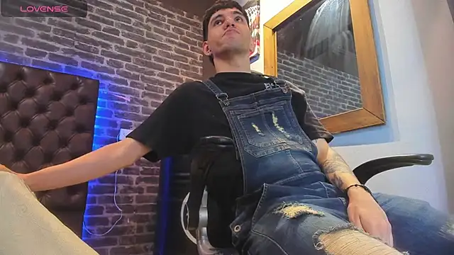 Snapshot of Matteo12_ chatting on 10.07.25 Matteo12 online show from 10.07.25