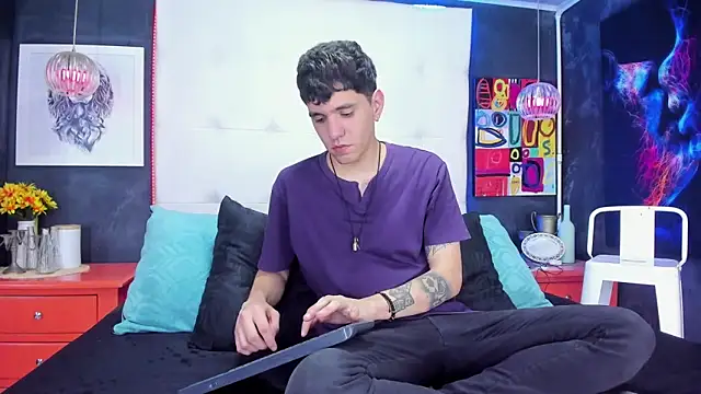 Snapshot of Matteo12_ chatting on 10.21.25 Matteo12 online show from 10.21.25