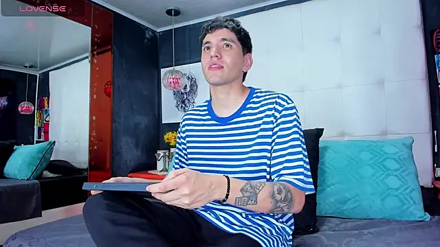 Snapshot of Matteo12_ chatting on 10.22.25 Matteo12 online show from 10.22.25