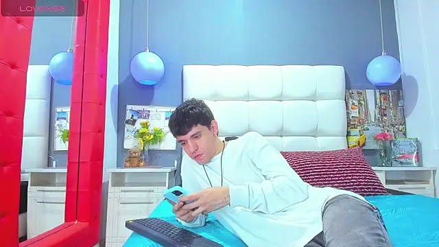 Snapshot of Matteo12_ chatting on 11.02.25 Matteo12 online show from 11.02.25