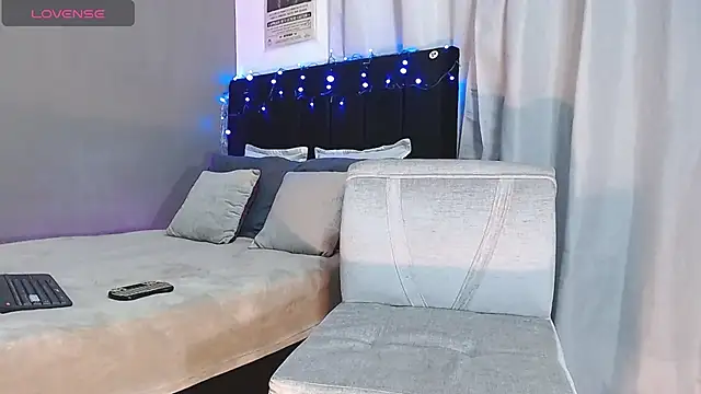 Snapshot of Matteo12_ chatting on 11.19.25 Matteo12 online show from 11.19.25