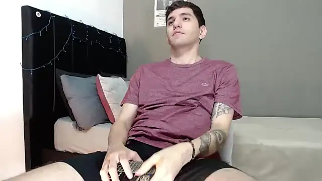 Snapshot of Matteo12_ chatting on 12.16.25 Matteo12 online show from 12.16.25