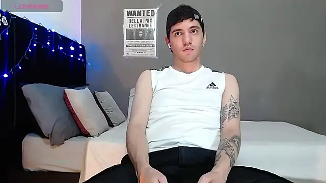 Snapshot of Matteo12_ chatting on 12.18.25 Matteo12 online show from 12.18.25