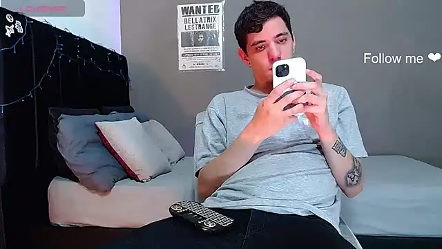 Snapshot of Matteo12_ chatting on 12.21.25 Matteo12 online show from 12.21.25