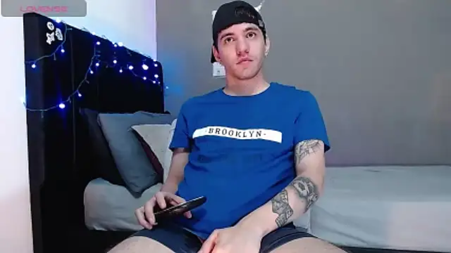 Snapshot of Matteo12_ chatting on 12.22.25 Matteo12 online show from 12.22.25